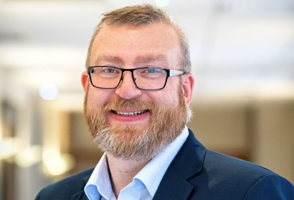 head and shoulder photo of Gareth