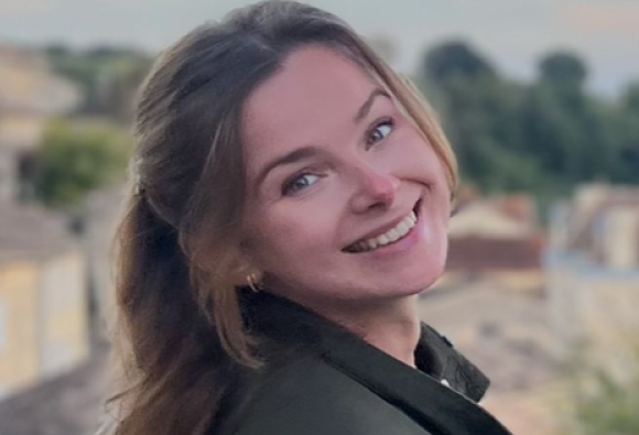 Head and shoulder photo of Kim Otton